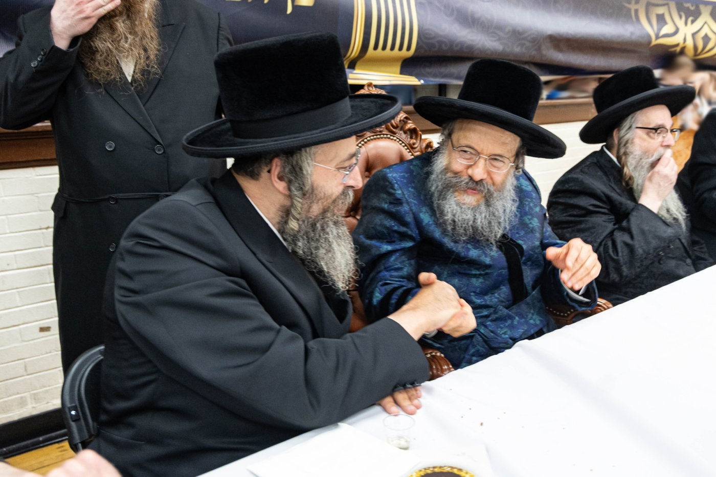 האדמו"ר מבאבוב 45 בביקור ביוניאן