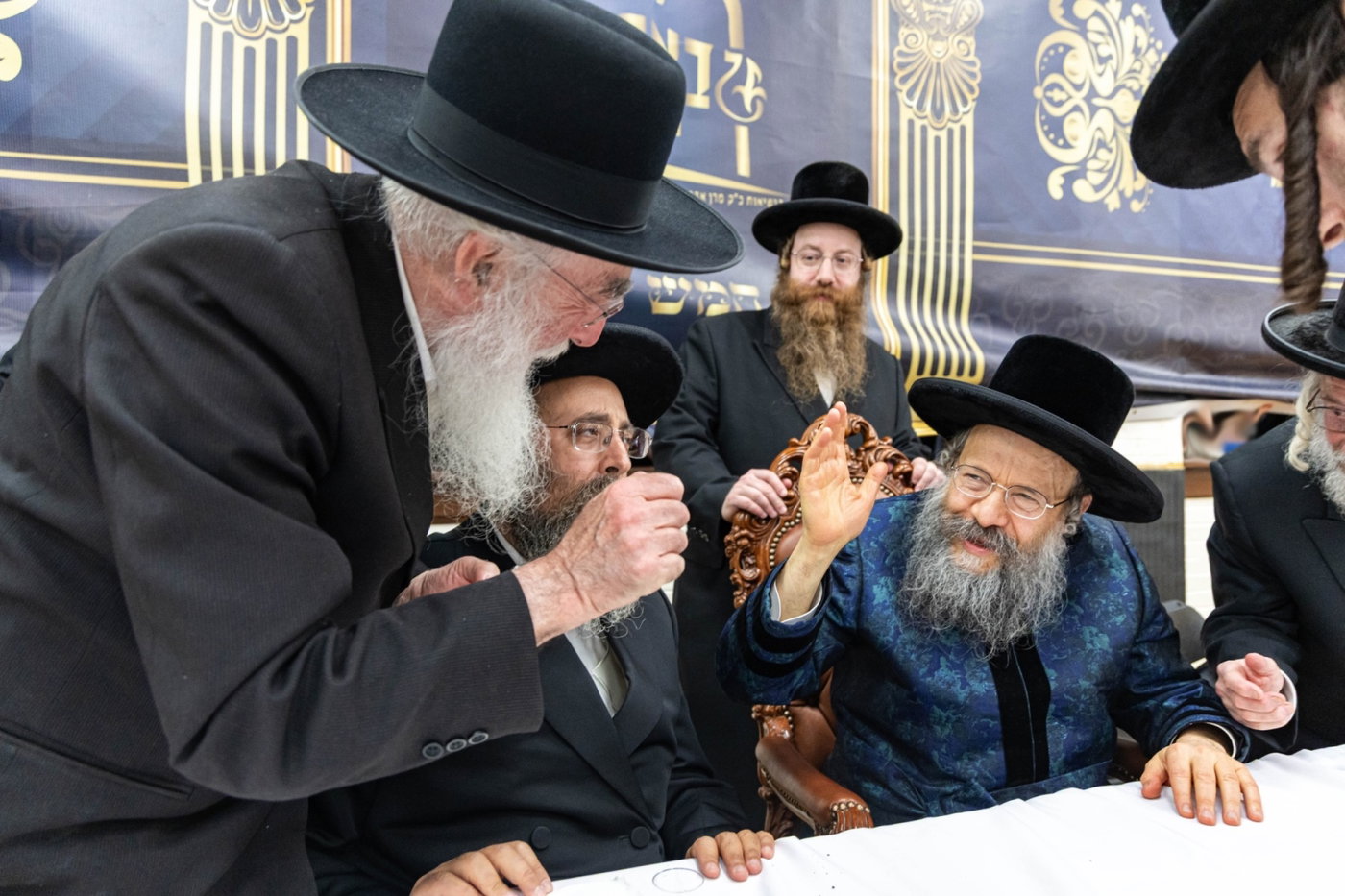 האדמו"ר מבאבוב 45 בביקור ביוניאן
