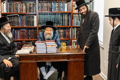 האדמו"ר מבאבוב 45 בביקור ביוניאן