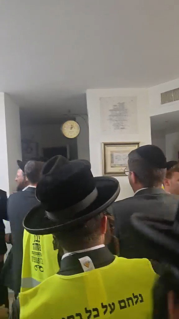 הריקודים בבית תלמיד הישיבה