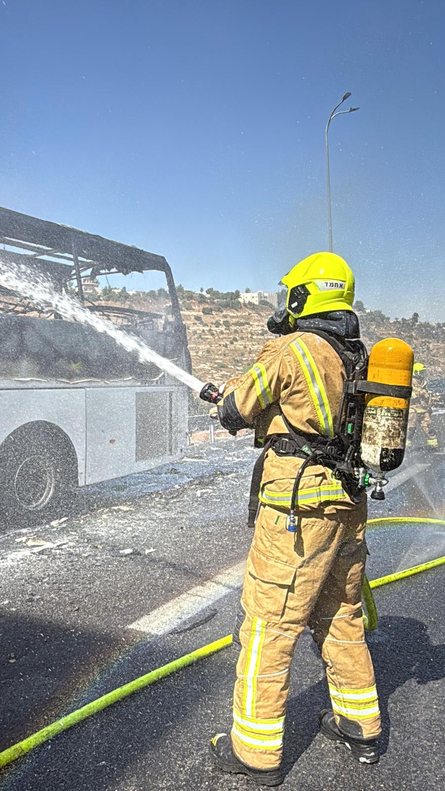 כיבוי השריפה היום בכביש 1