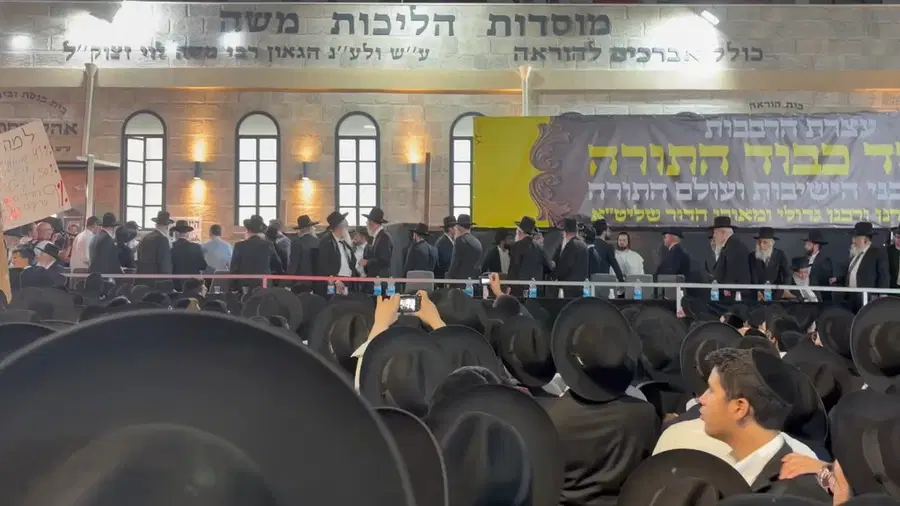 שירת "ימים" בבואו של הרשל"צ לעצרת