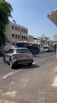 חשד למטען חבלה באוטובוס בבני ברק | כוחות גדולים של משטרה בזירה