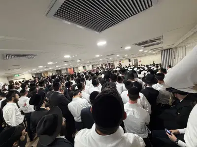 לאחר מעצרו של אחד הבחורים: כינוס חירום מיוחד התקיים בישיבת מיר | צפו