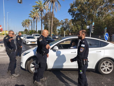 שוטרים וקצינים | המחשה בלבד