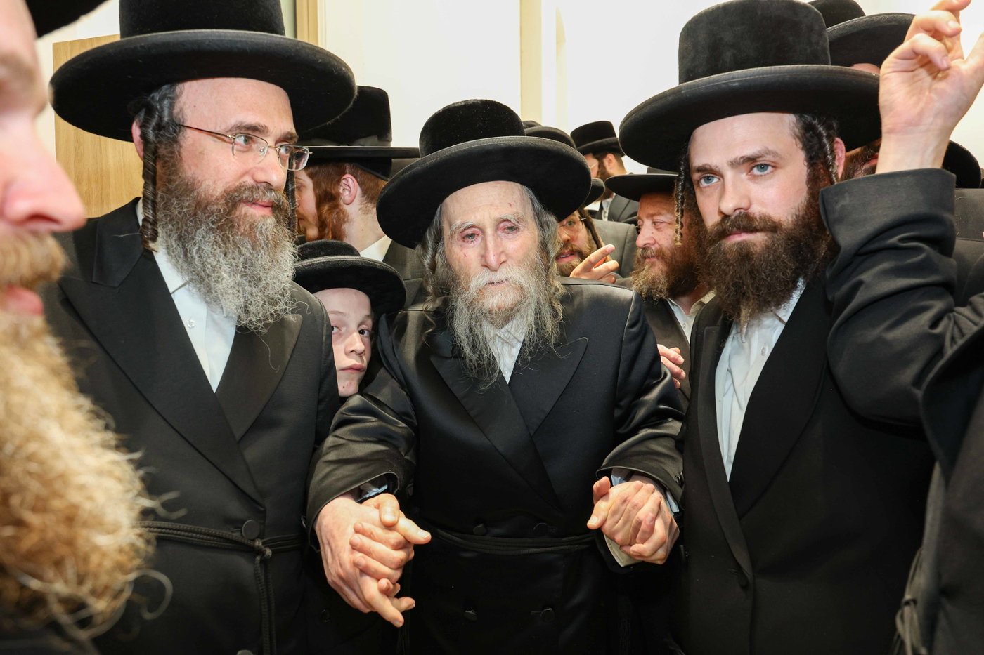 קביעת מזוזה ופתיחת השערים בערלוי בית שמש