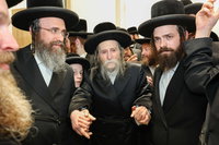 קביעת מזוזה ופתיחת השערים בערלוי בית שמש