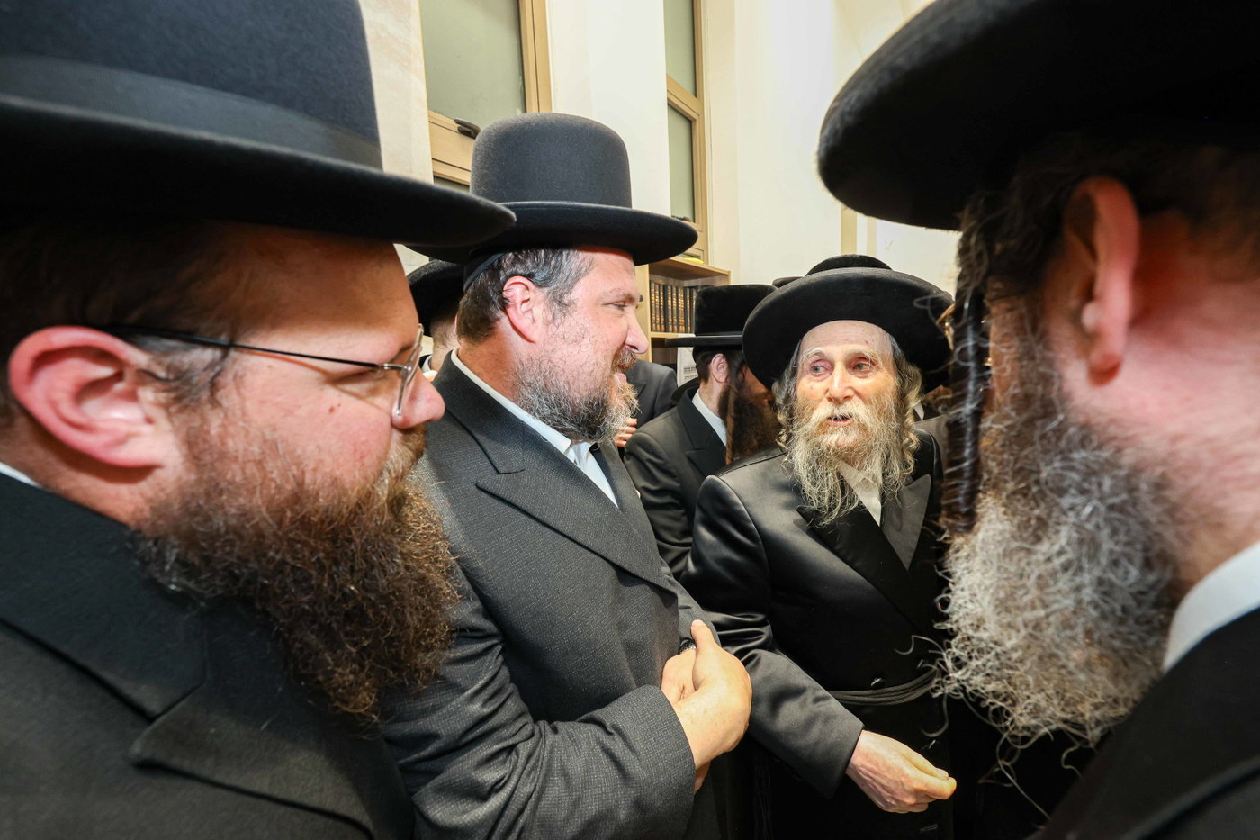 קביעת מזוזה ופתיחת השערים בערלוי בית שמש