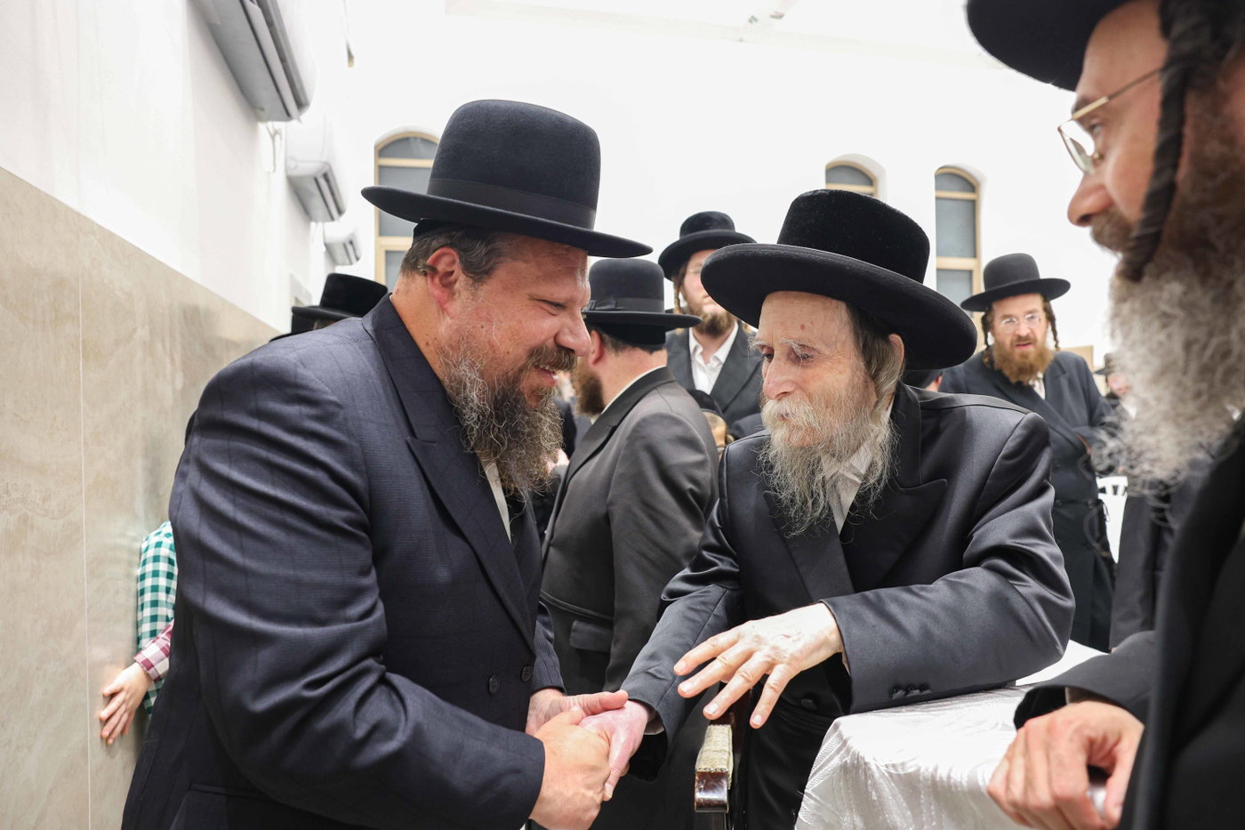 קביעת מזוזה ופתיחת השערים בערלוי בית שמש