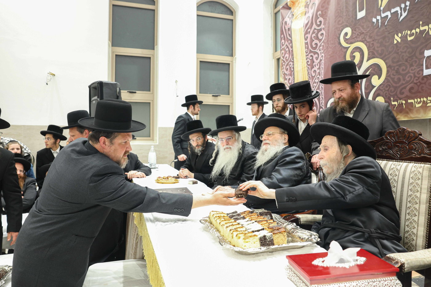 קביעת מזוזה ופתיחת השערים בערלוי בית שמש