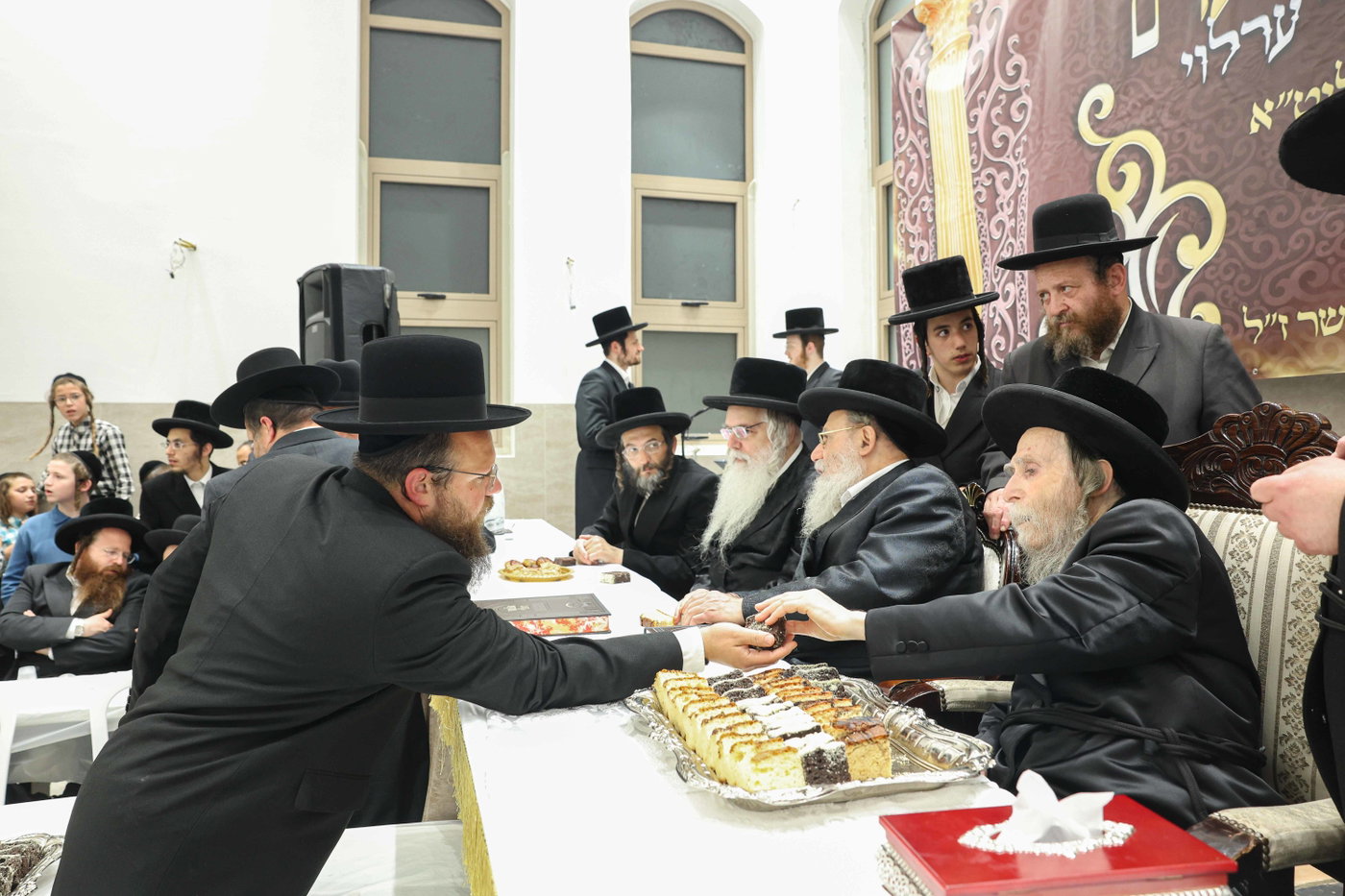 קביעת מזוזה ופתיחת השערים בערלוי בית שמש