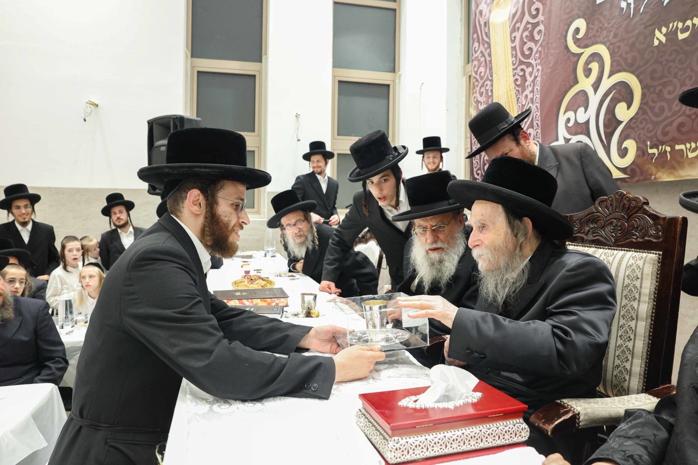 קביעת מזוזה ופתיחת השערים בערלוי בית שמש