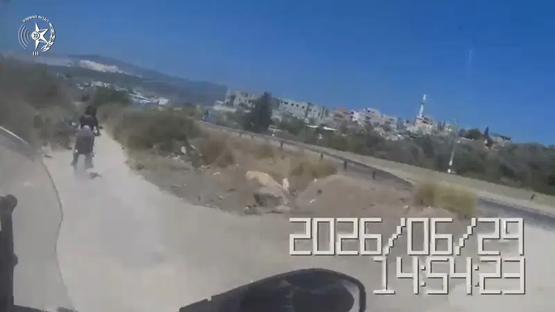 רוכב האופנוע נמלט מהשוטרים ונתפס אחרי מרדף | תיעוד