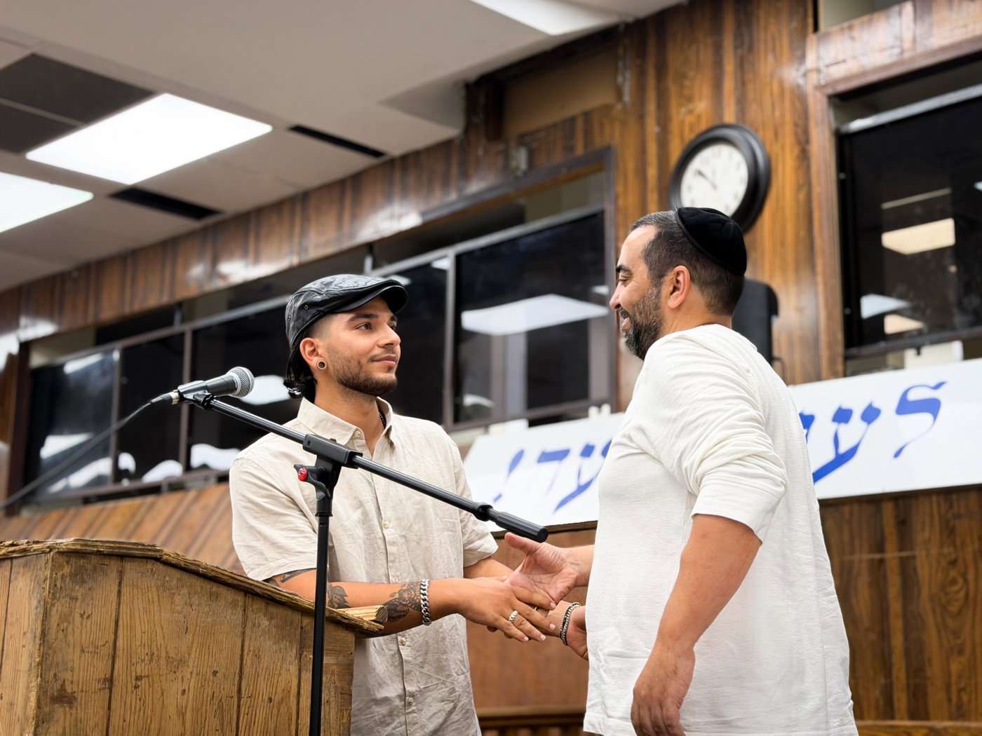 שורד השבי יוסף חיים אוחנה בנאום מצמרר ב-770: "היינו שם 6 אנשים"