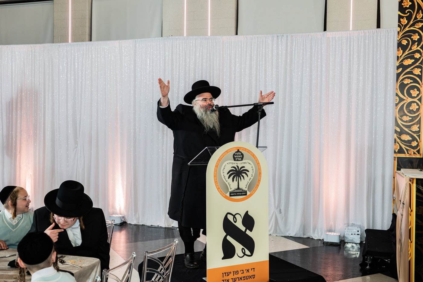 מסיבת שבע הברכות בסאטמר לכבודו של ר' חיים שלמה פישר