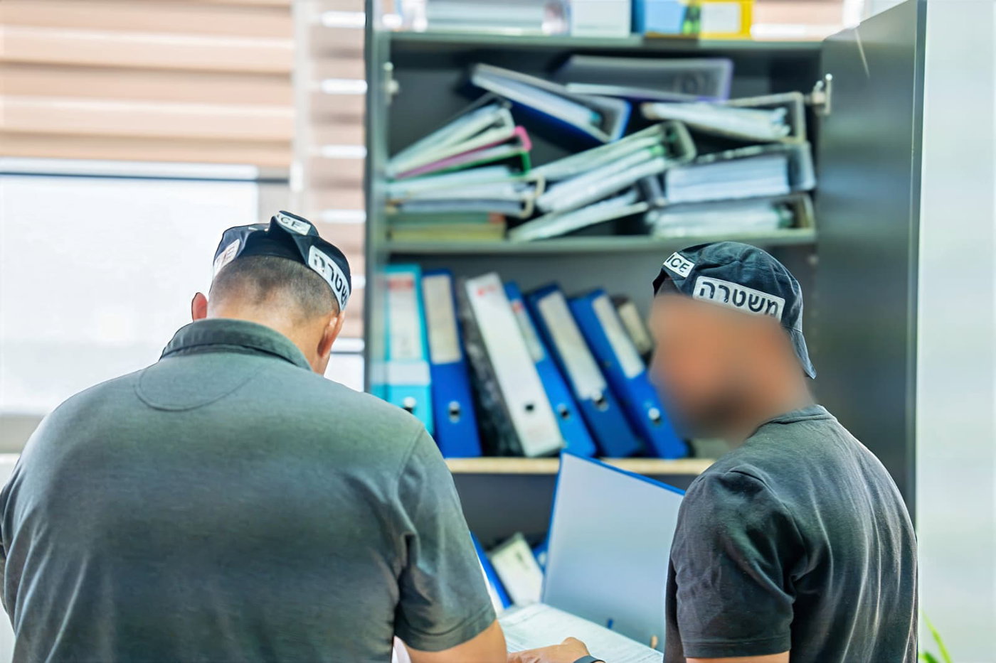 החשוד: "שמו את זה... התבלבלו" | השוטר: "חמישה אוטובוסים התבלבלו?"