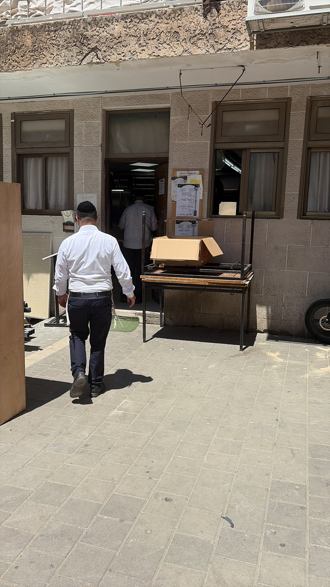 הכולל של הרב יזדי בבני ברק, הבוקר