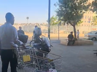 חרדה בסניף 'יש חסד' בעיר החרדית: "נשים נשכבו על הרצפה בפחד מוות"