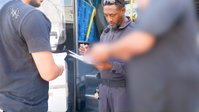 החשוד: "שמו את זה... התבלבלו" | השוטר: "חמישה אוטובוסים התבלבלו?"