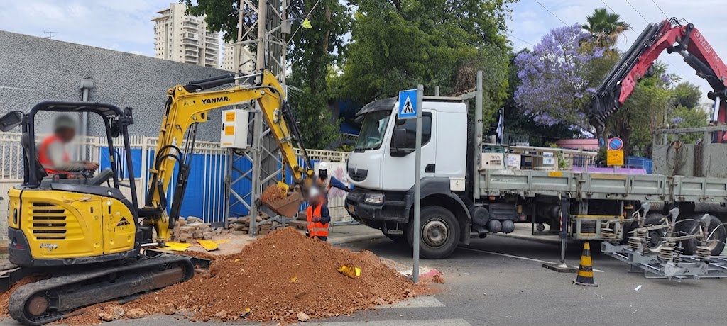 על פי החשד המשאית החלה את מסלול הבריחה מיד לאחר היציאה מהאתר