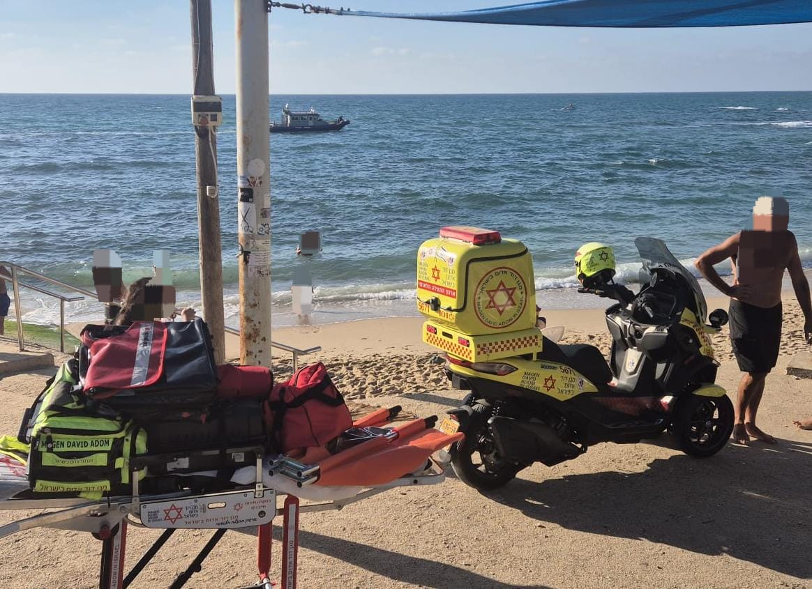 3 נערים נסחפו בחוף לא מוכרז - אחד מהם עדיין נעדר, חיפושים נרחבים