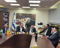הרב איסייב עם חברי הכנסת של ש"ס ויהדות התורה | ארכיון