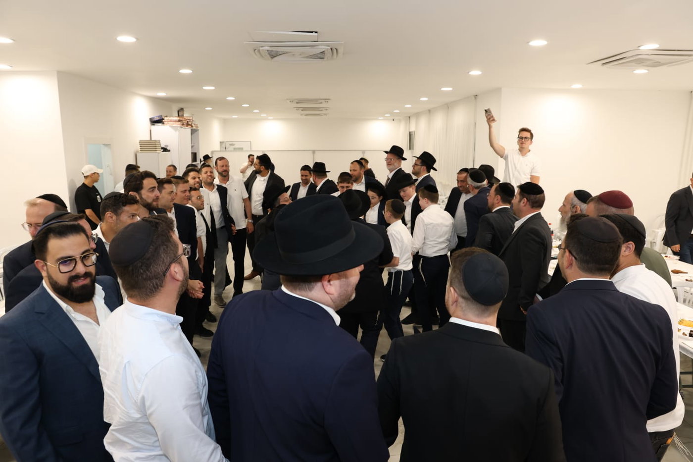 הכתרת הרב אריה לייב רביץ לרב קהילת "אנשי מעשה"