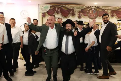 הכתרת הרב אריה לייב רביץ לרב קהילת "אנשי מעשה"