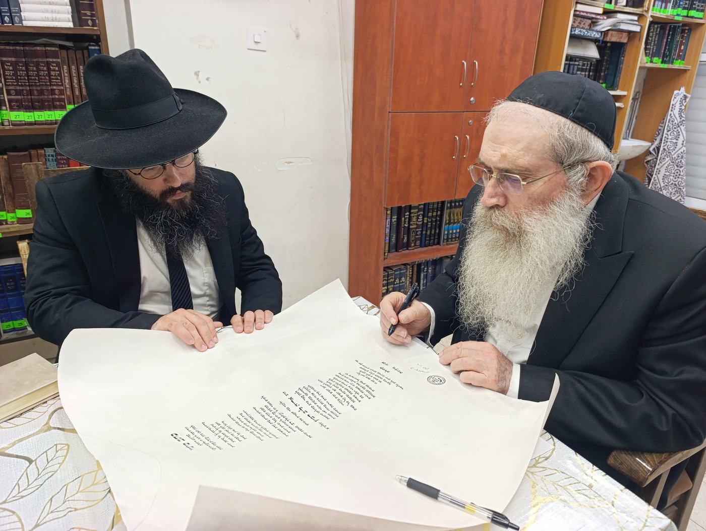 הכתרת הרב אריה לייב רביץ לרב קהילת "אנשי מעשה"
