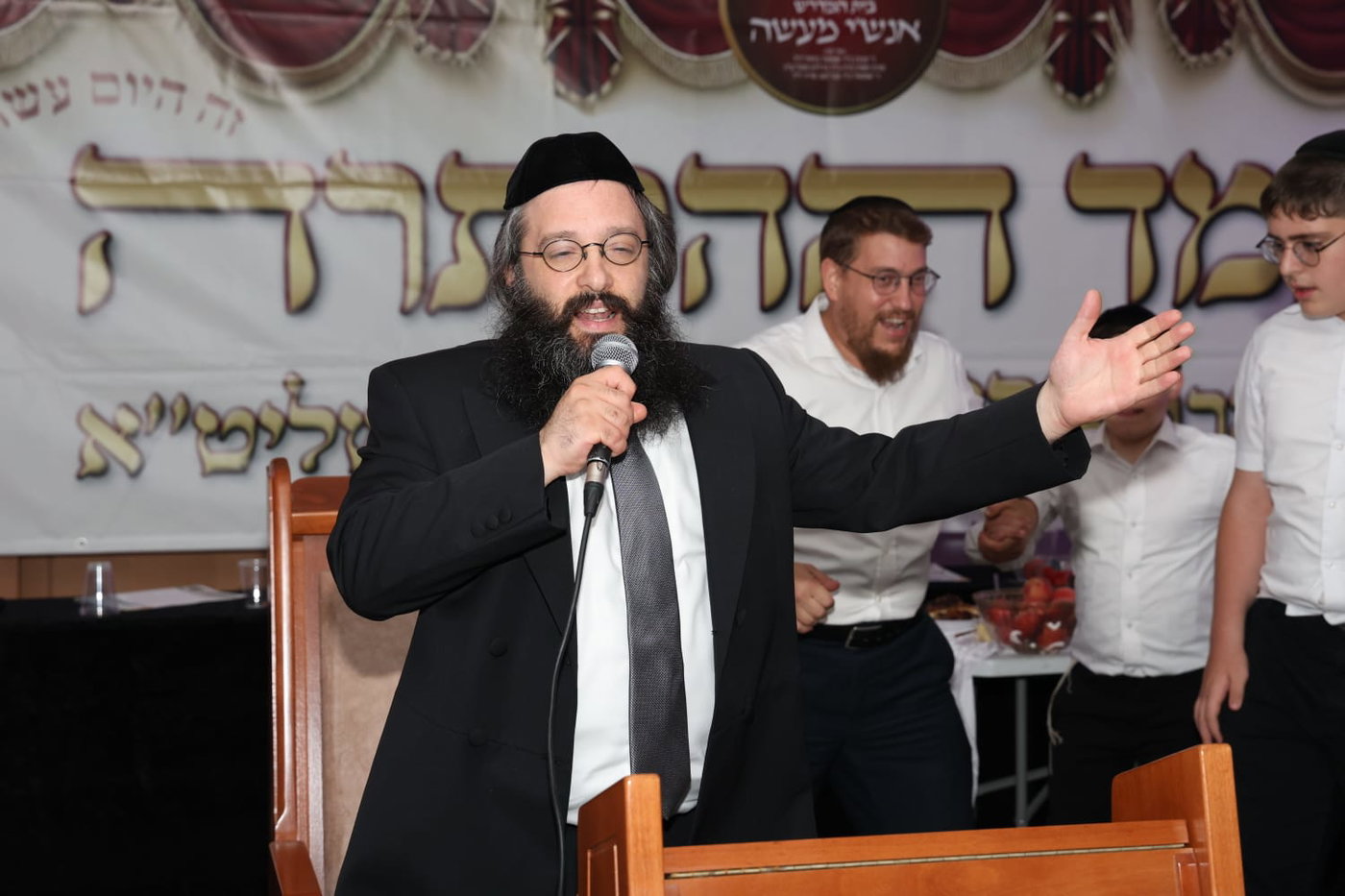 הכתרת הרב אריה לייב רביץ לרב קהילת "אנשי מעשה"