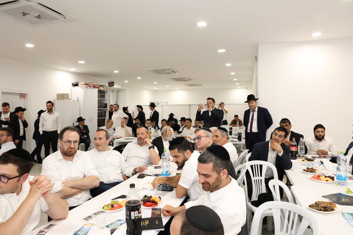 הכתרת הרב אריה לייב רביץ לרב קהילת "אנשי מעשה"