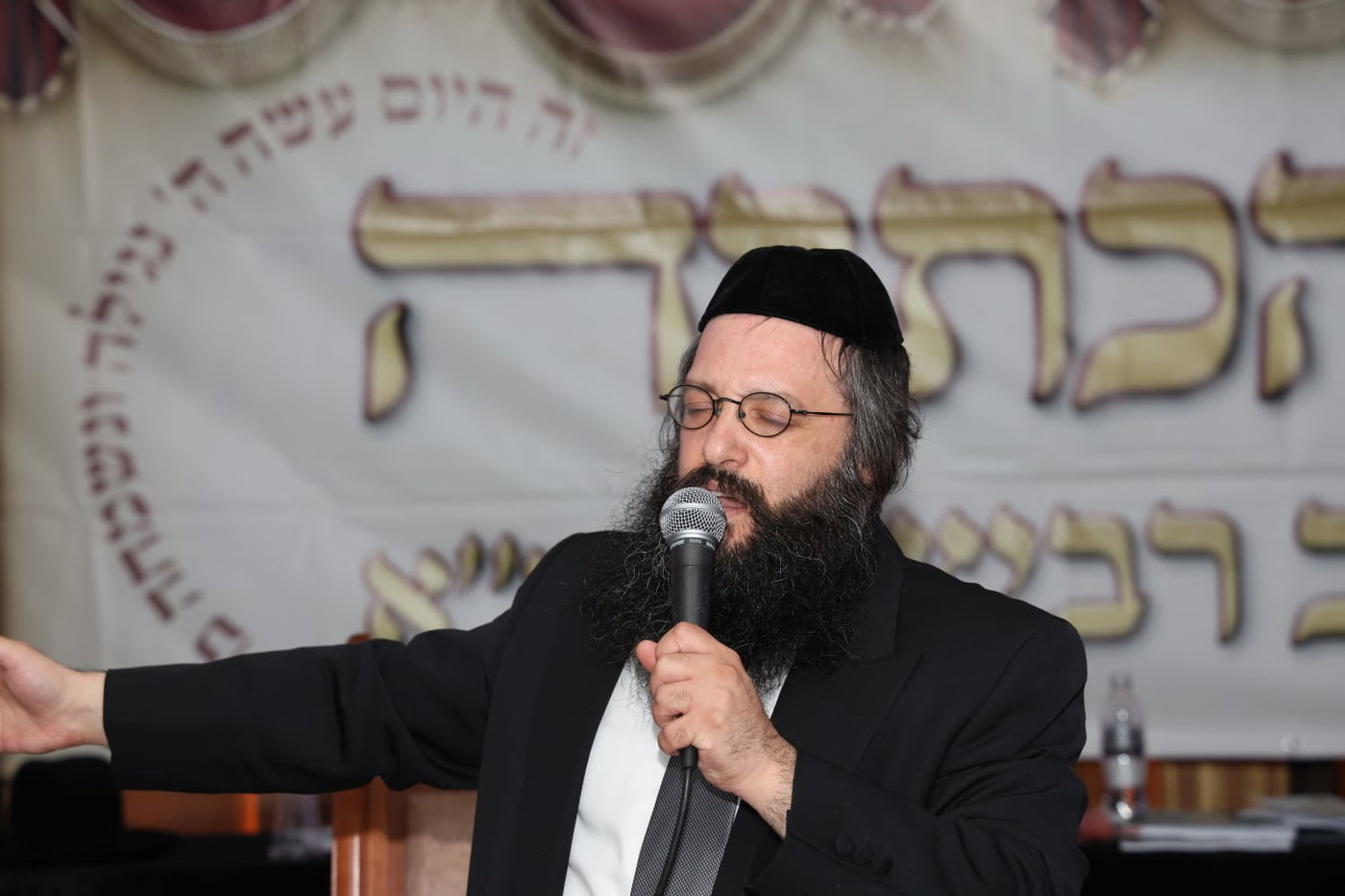 הכתרת הרב אריה לייב רביץ לרב קהילת "אנשי מעשה"