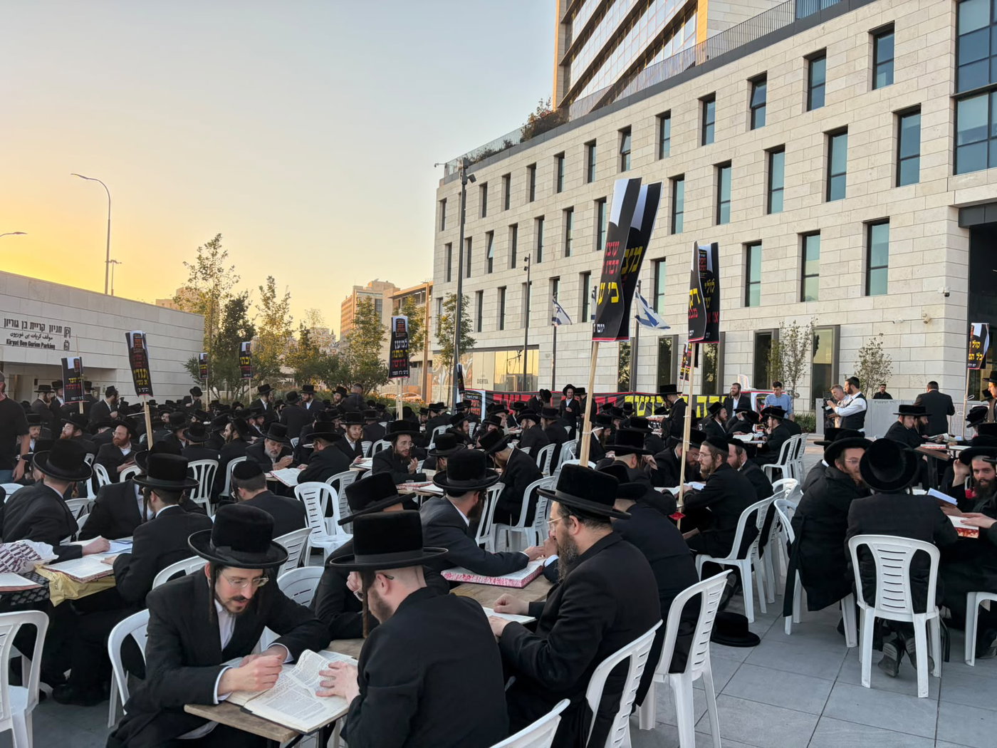 מחאת "זעקת התורה" מול משרדי היועמ"שית