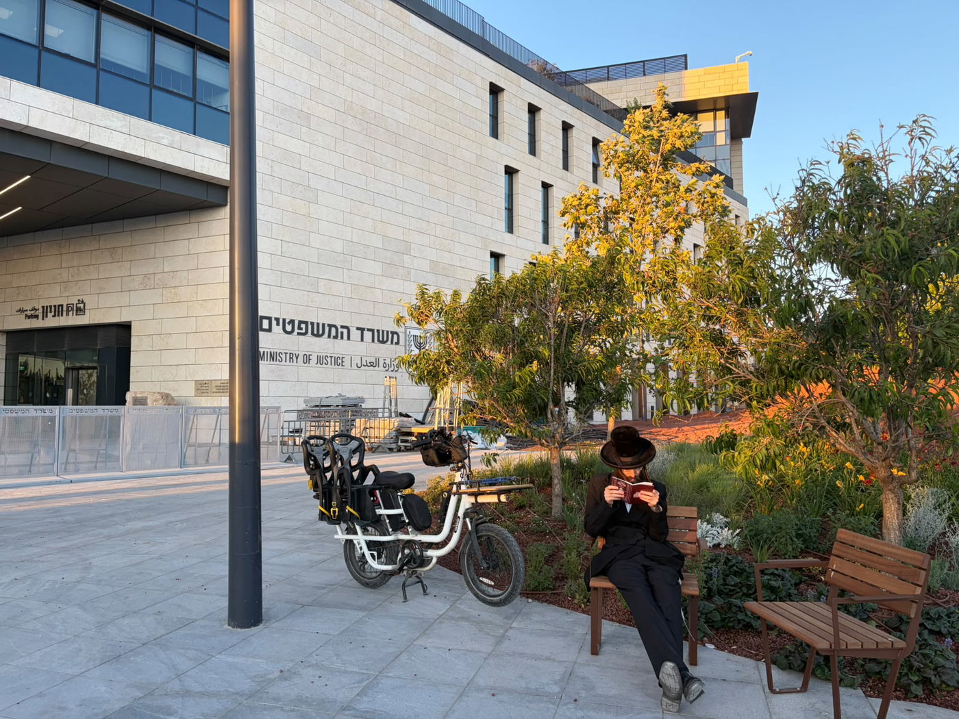 מחאת "זעקת התורה" מול משרדי היועמ"שית