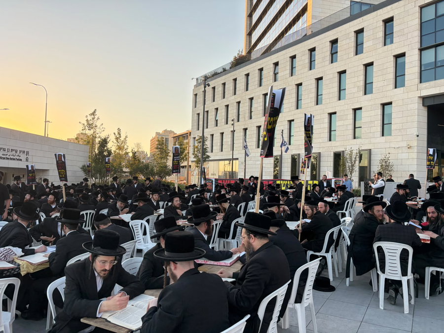 מחאת "זעקת התורה" מול משרדי היועמ"שית