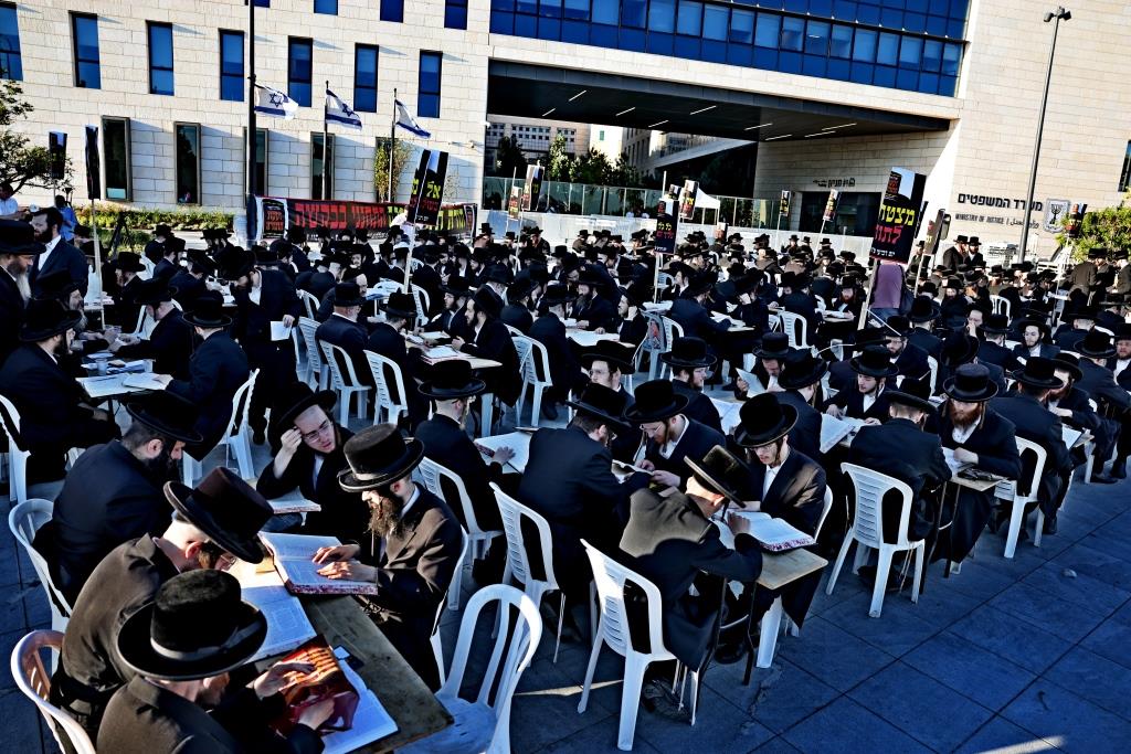 העצרת מול משרד היועמשית
