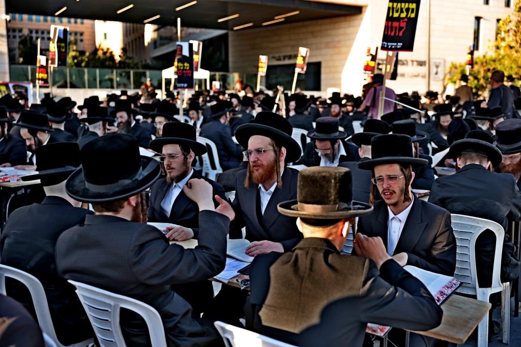 העצרת מול משרד היועמשית