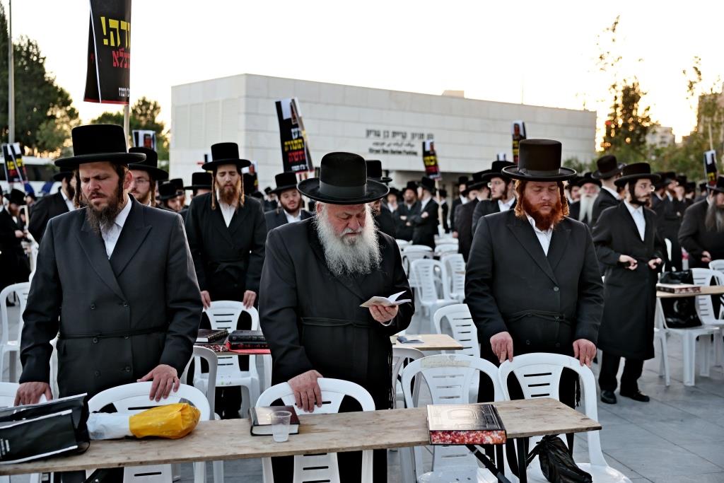העצרת מול משרד היועמשית