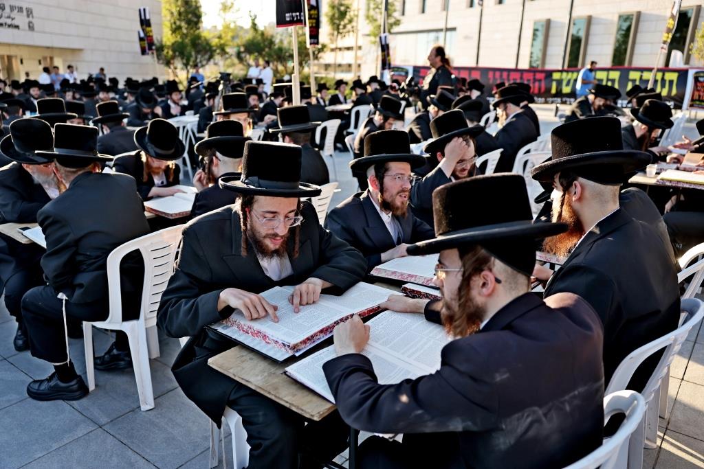 העצרת מול משרד היועמשית