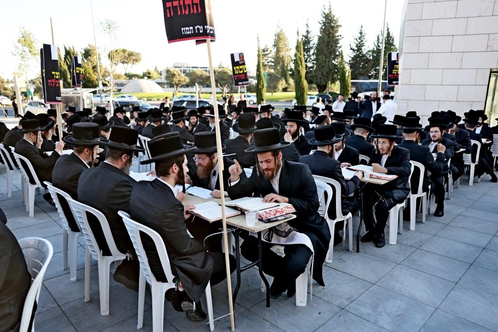 העצרת מול משרד היועמשית
