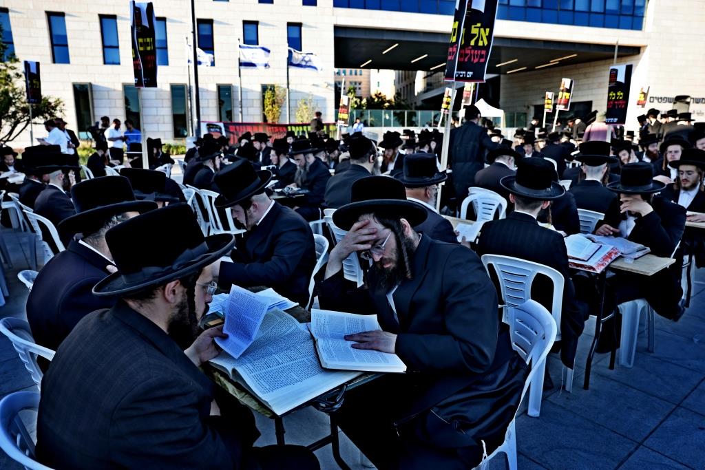 העצרת מול משרד היועמשית