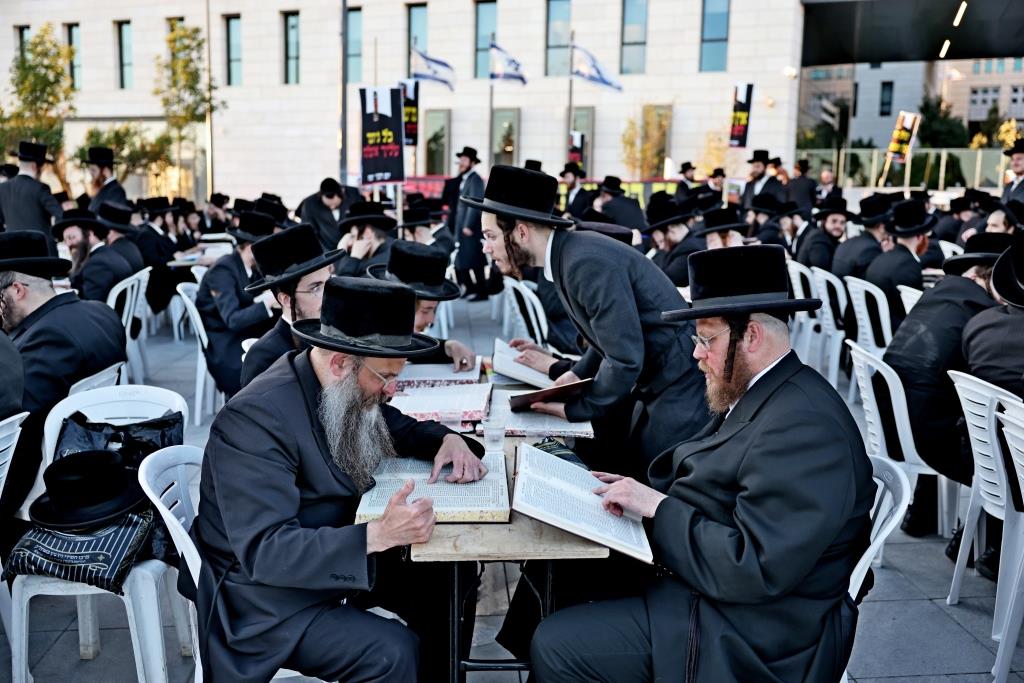 העצרת מול משרד היועמשית