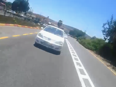 התחזות כפולה: שב"ח הציג ת.ז. ישראלית, טען שחברו אחיו ונהג ברכב עם לוחית משוכפלת