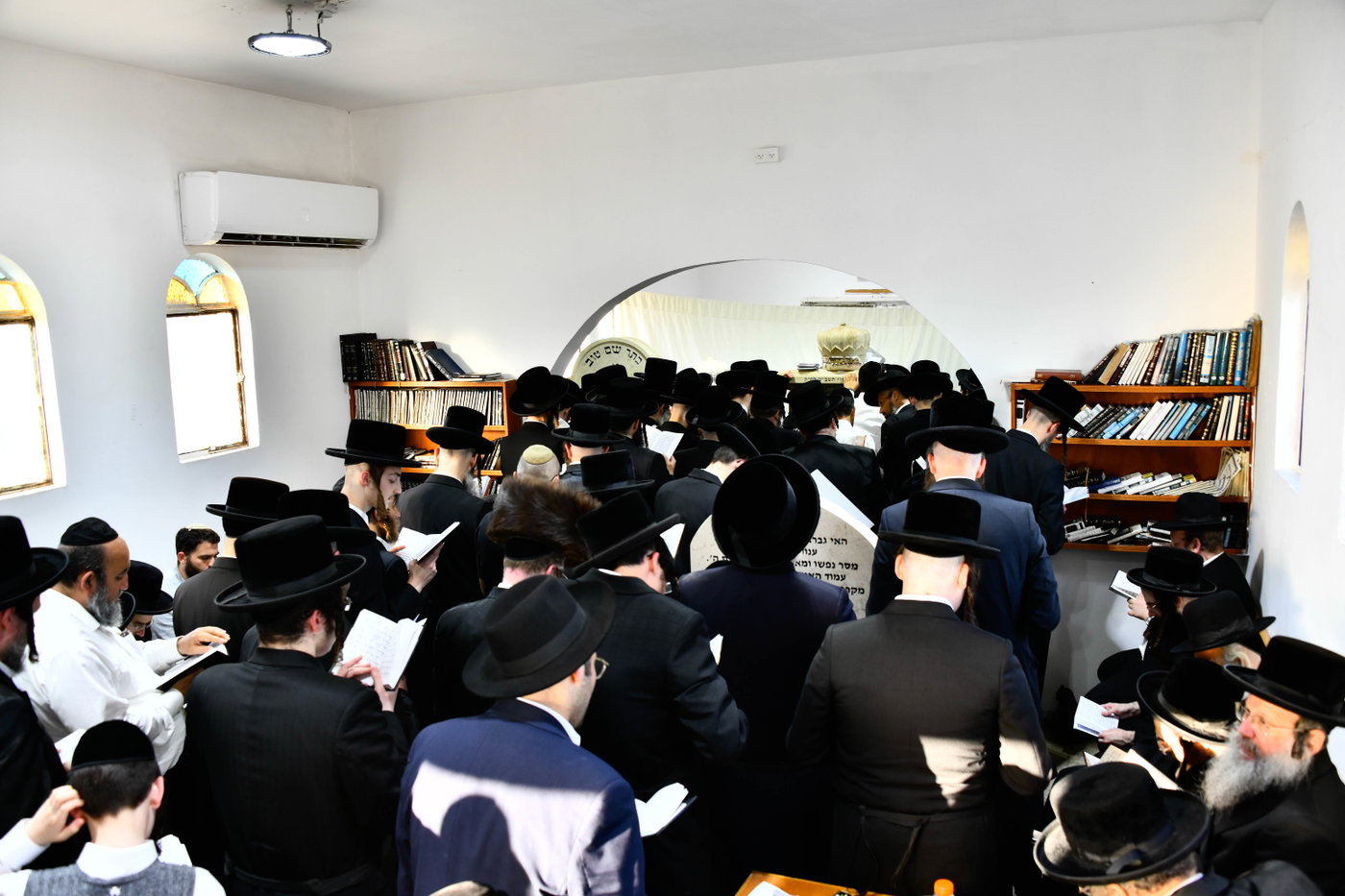 הילולא קדישא בקרעטשניף