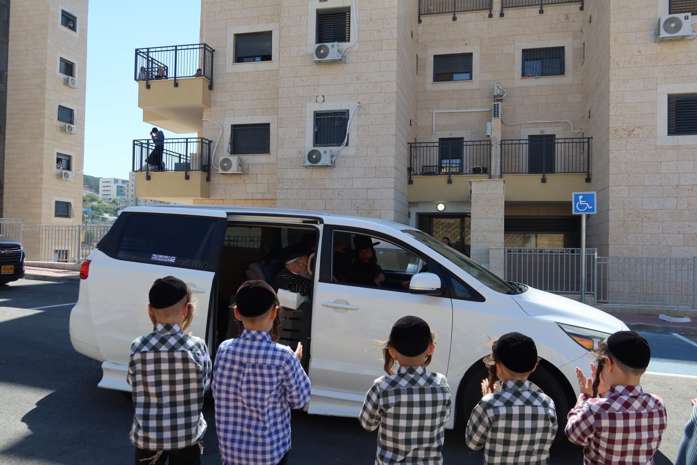 האדמו"ר מתולדות אברהם יצחק ב'הר יונה'