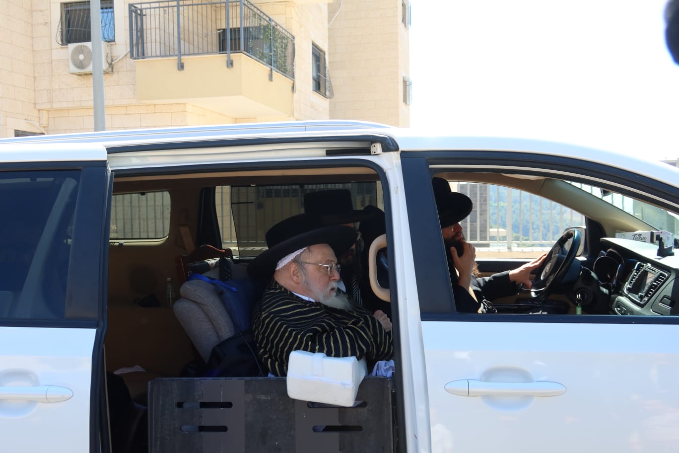 האדמו"ר מתולדות אברהם יצחק ב'הר יונה'