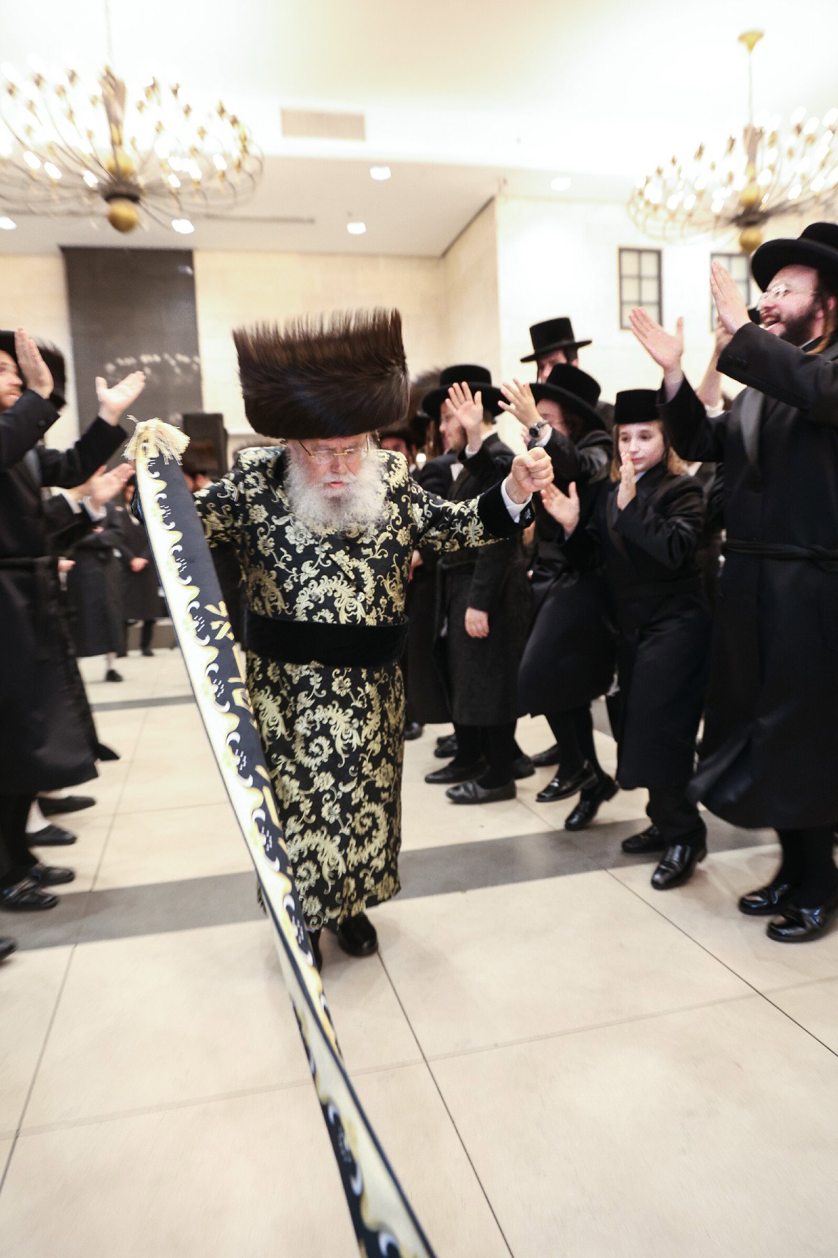 שמחת החתונה הגדולה, לנכדת האדמו"ר ממישקולץ