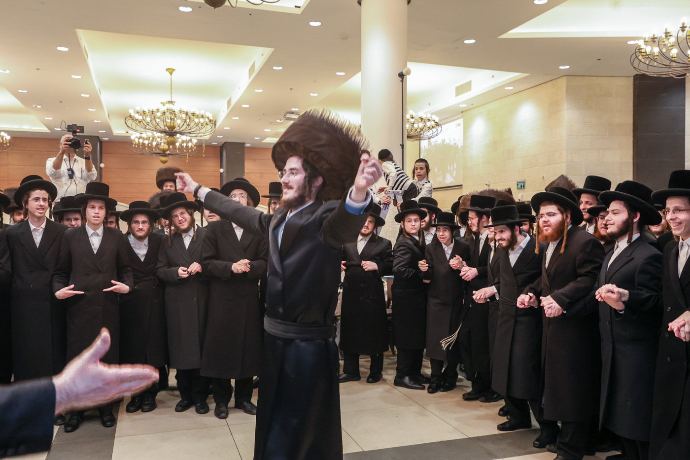שמחת החתונה הגדולה, לנכדת האדמו"ר ממישקולץ