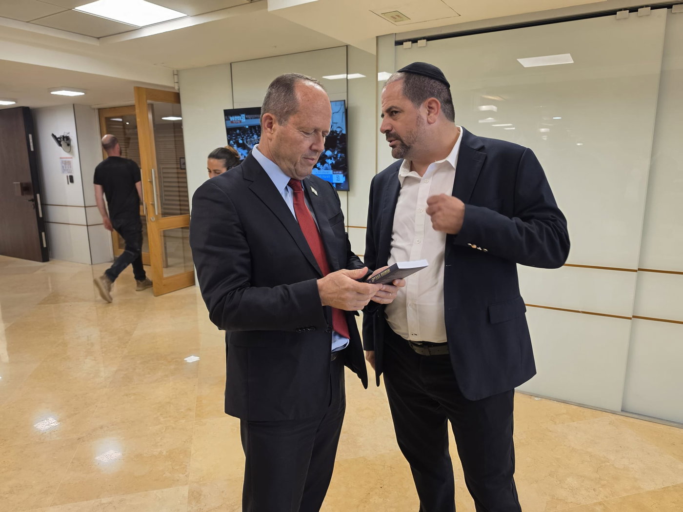 שרים וח"כים בירכו את עו"ד יוסף ויצמן על ספרו החדש "אמנות הגבייה"
