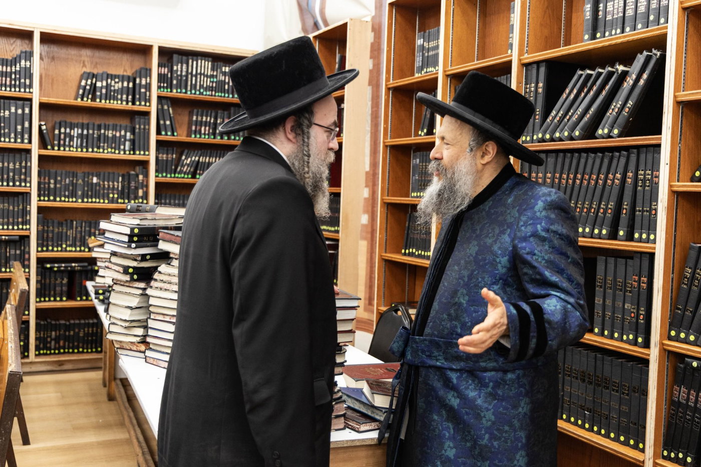 האדמו"ר מבאבוב 45 בביקור בקרב תלמידיו לפני צאתם לקאנטרי 